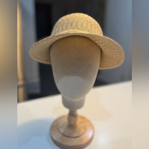 Croft & Barrow Natural Beige Straw Women's Summer Beachwear Cap W/ Button Accent - Picture 3 of 6